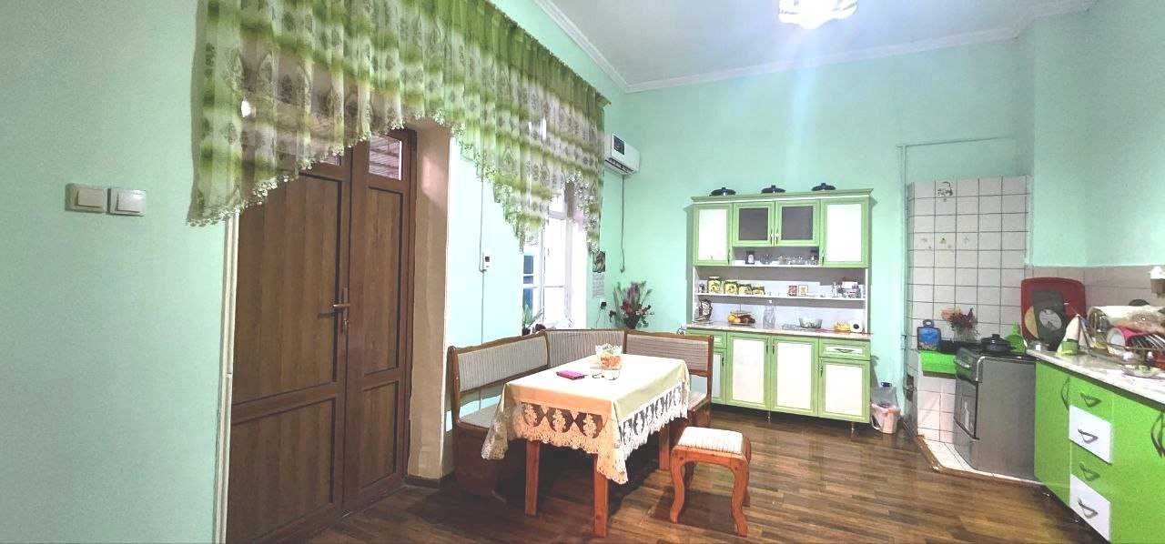 4 ком 1 этаж выс потолок 117м2 ул Некрасова цена 105000уе торг есть