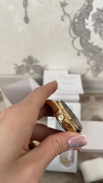 Умные наручные часы Michael Kors Access MKT5001 Bradshaw