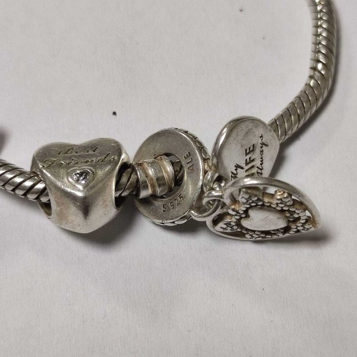 Сребърна гривна Pandora с шест талисмана 32.84гр.