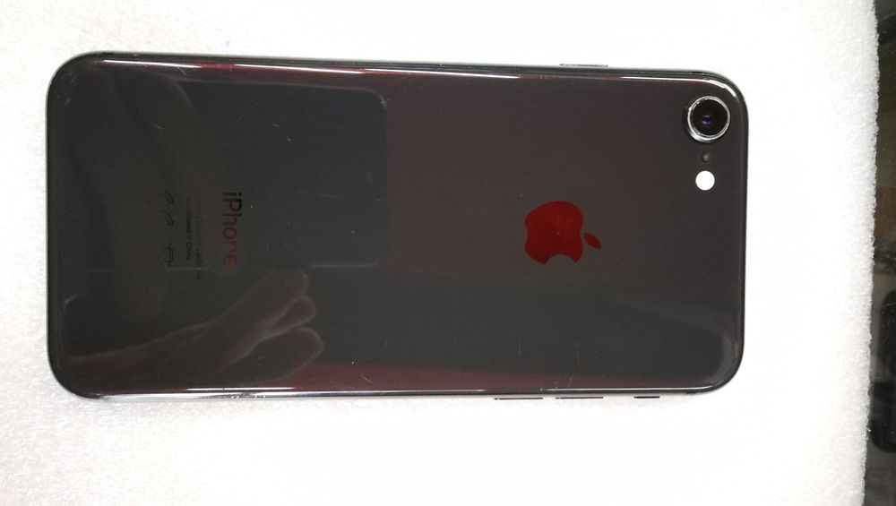 IPhone 8 64GB без забележки.