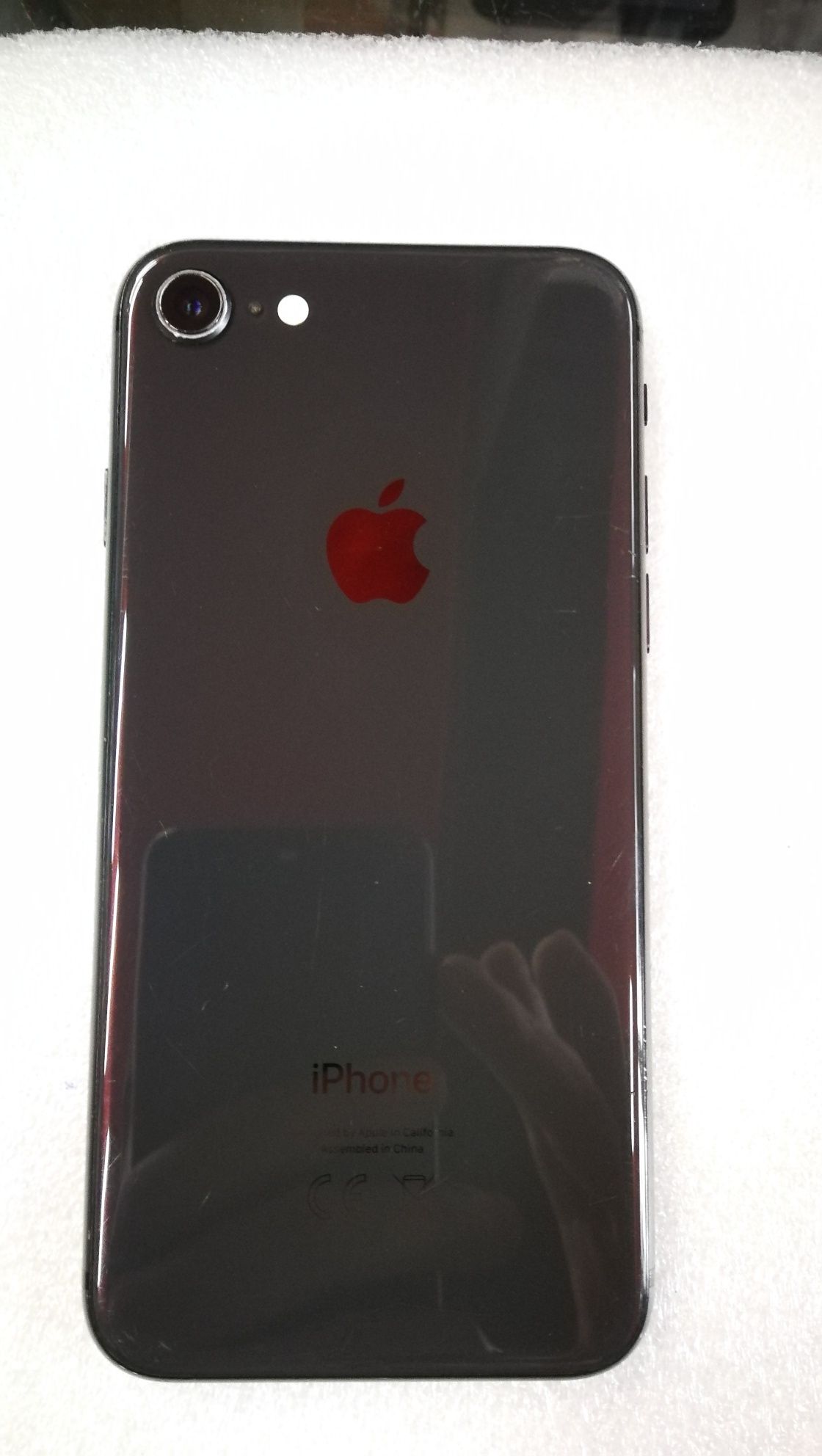 IPhone 8 64GB без забележки.