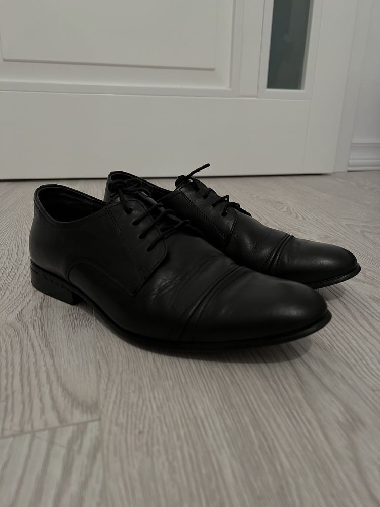 Pantofi eleganți din piele