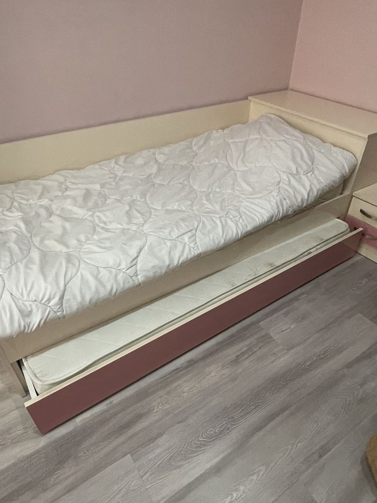 Легло и нощно шкафче
