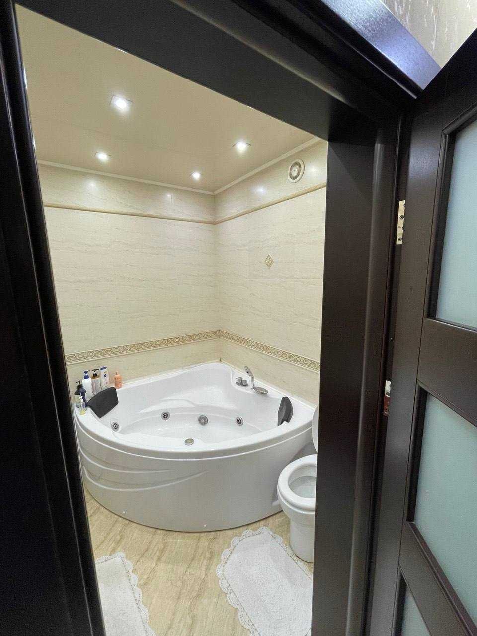 Ц-2 Алайский 4(3)-комн 4/4 100 м² кирпич евроремонт мебель/техника