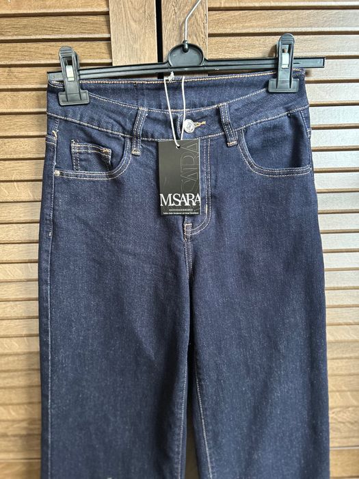 Дънки в цвят индиго