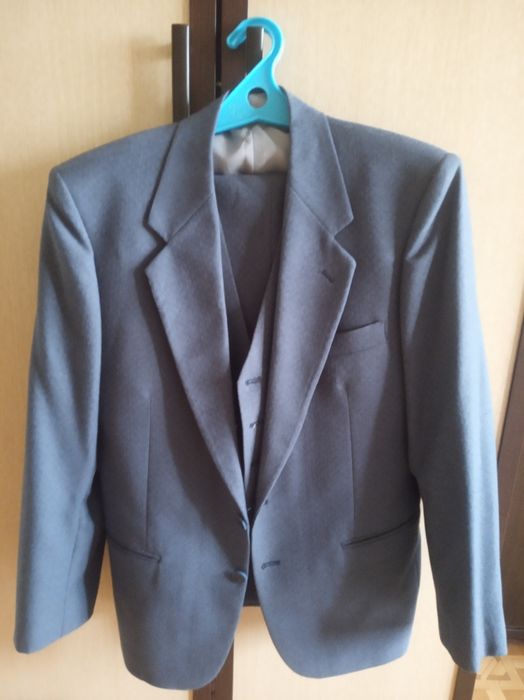 Костюмы классические, тройка