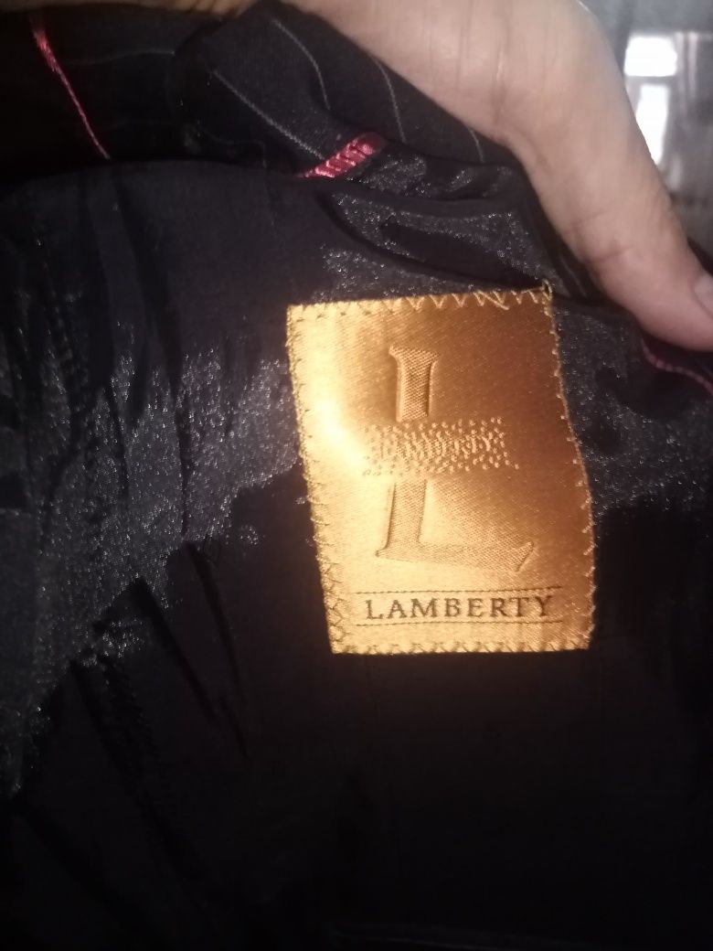Костюм с брюками LAMBERTY размер 46 48  новый куплен в Дубае фирменный