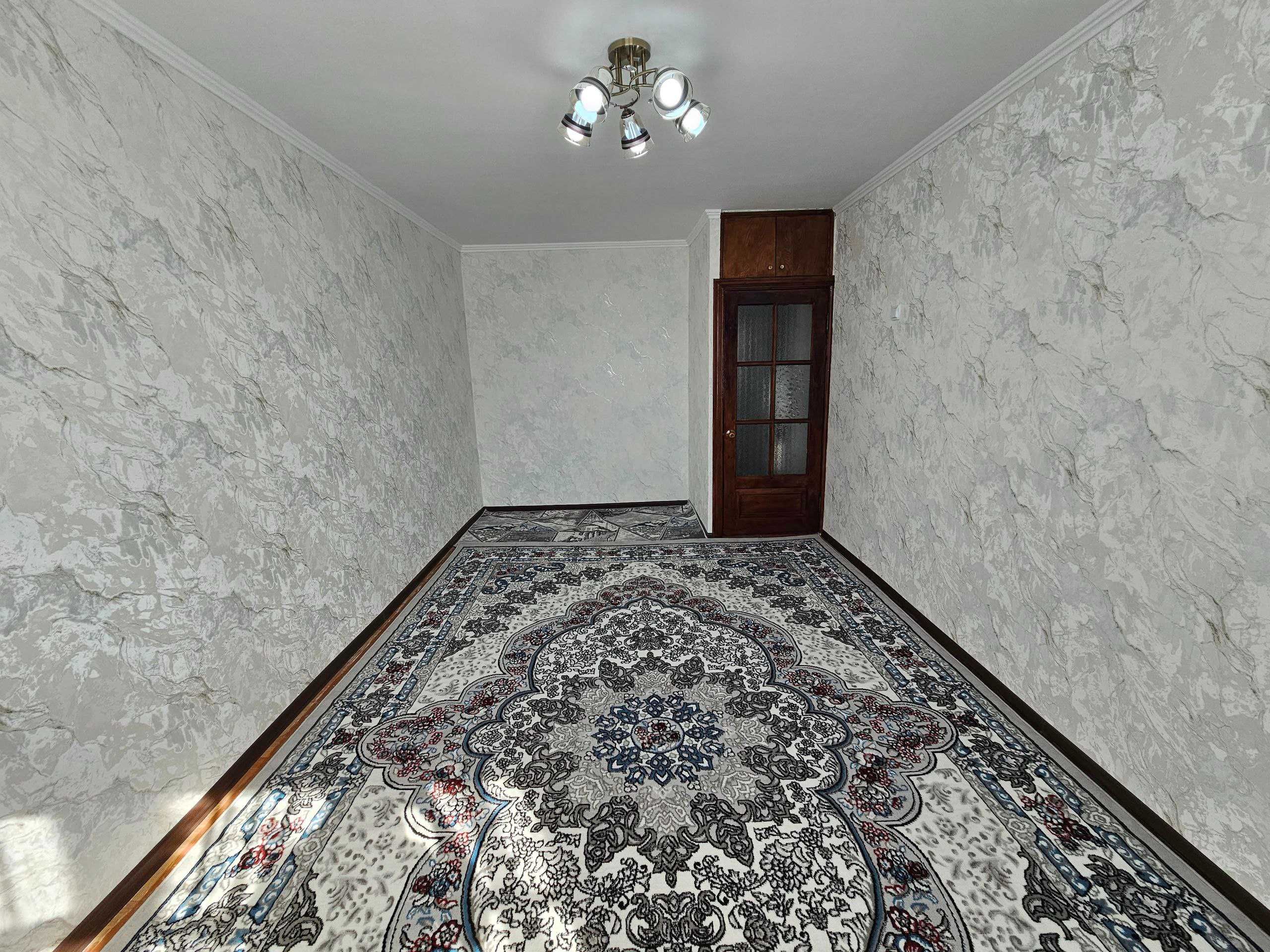 Buxoroda kvartira sotiladi 2 xonali 60m² 3-qavat.