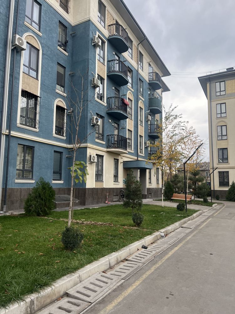 Assalom havo navastroyka uy sotiladi