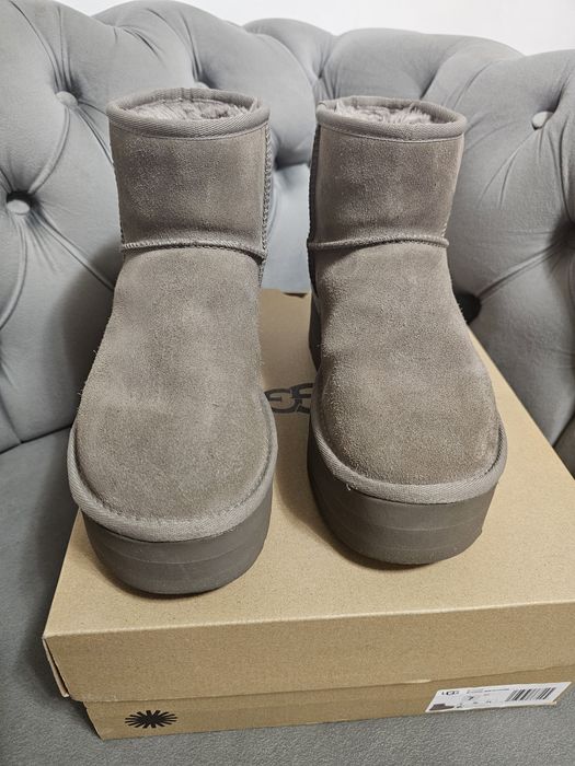 Ghete bocanci UGG Classic MINI Platform originali w marime 38