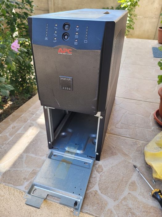 UPS APC 2200 W Smart-UPS 2200