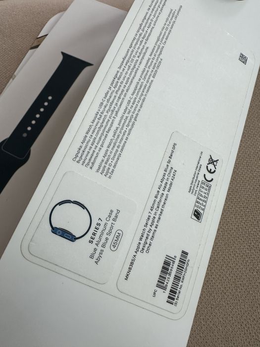 Продавам apple watch 7 45mm GPS син