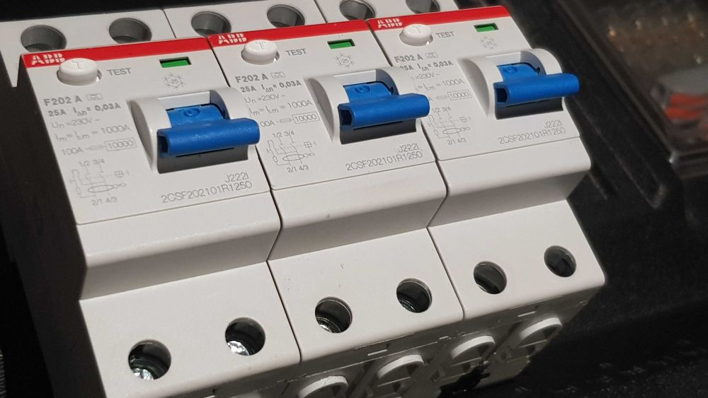 Electrician instalatii electrice rezidentiale si industriale