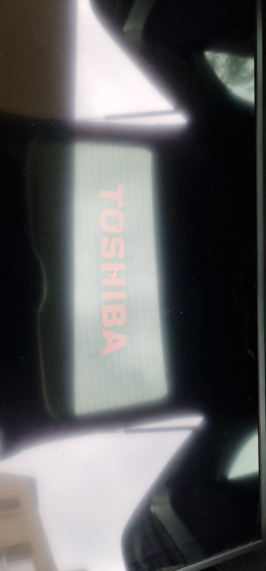 Smart TV Toshiba 50" с повреда