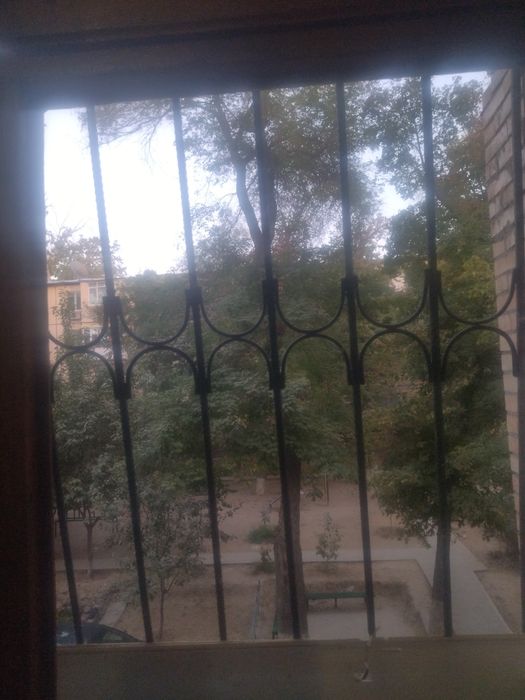 Kvartra sotiladi 3 xonna farxod bozor rŏparasida azgina kirganda