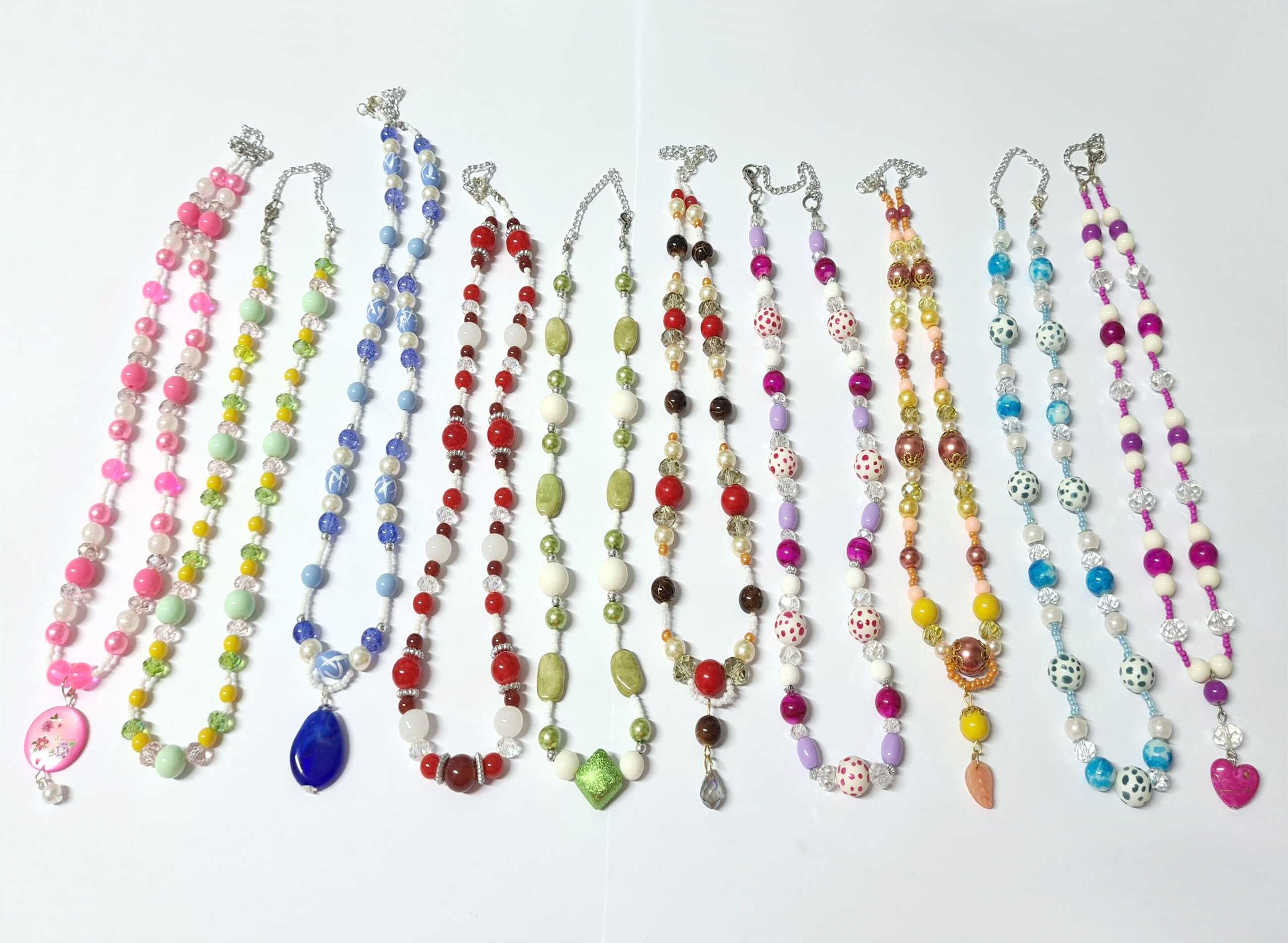 Reducere! 10 Coliere handmade diverse culori si modele, din margele