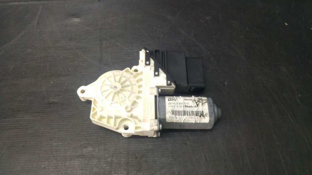 Motoras macara stanga spate skoda octavia 2 1z3 996645101 995932100