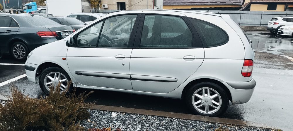 Renault megan scenic 1.6 benzina cu cutie de viteza automata 2002