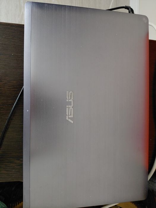 Ноутбук Asus рабочий, на детали. Куплен в Сеуле