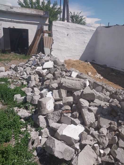 Отдам бесплатно строительный мусор из газоблока