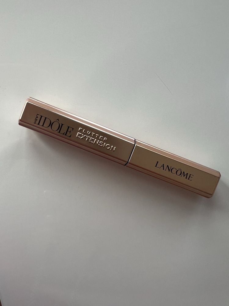 Гримове, козметика на Chanel, MAC, Clarins, Benefit, LANCOME
