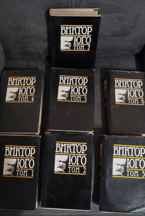 Продавам стари книги