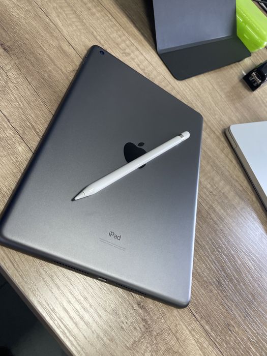 Продам IPad + apple pencil в подарок оригинал.