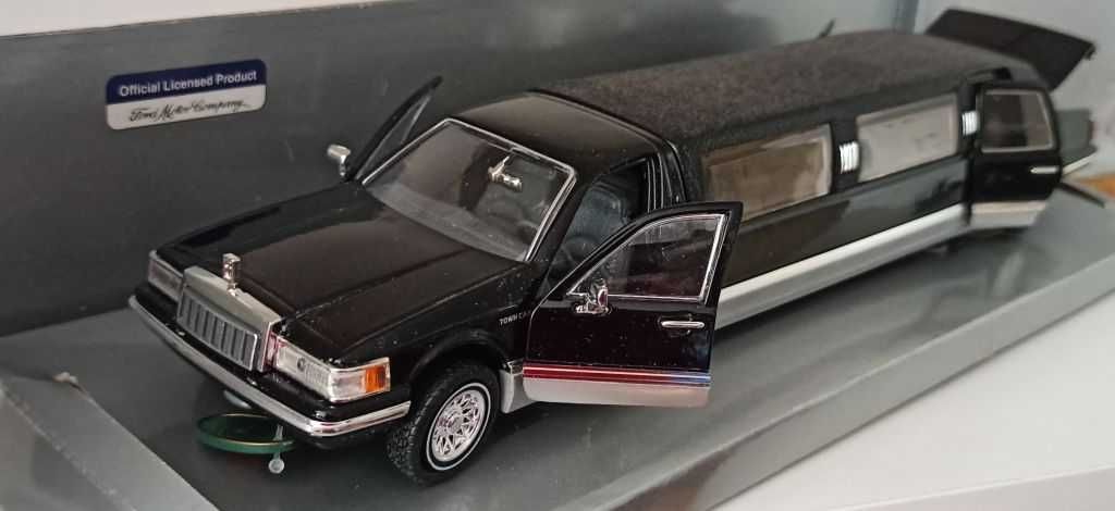 Macheta Lincoln Town Car Stretched Limousine 1996 - SunnySide 1/24