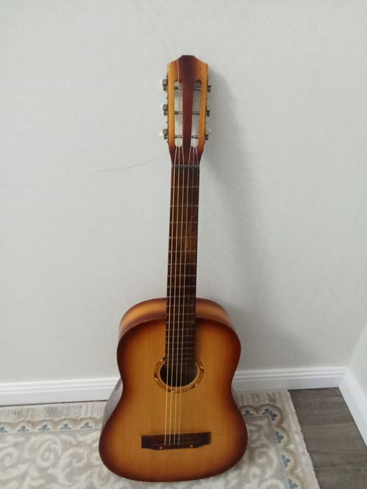 Продам гитару хорошем состоянии с чехлом на лесном поляне цена 20тыс т