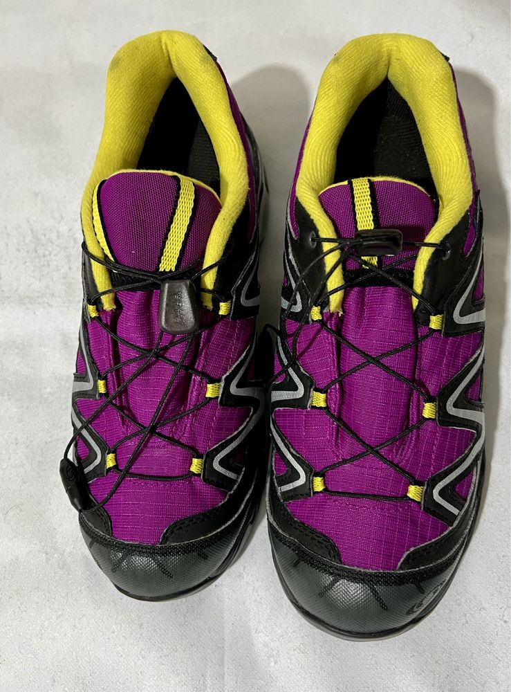 Pantofi sport Salomon drumetie marimea 36 - 225 mm