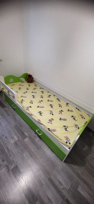 Vând dormitor copii pot oferi montajul si transportul dacă se doreste