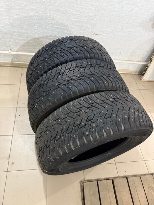 Продам 3 штуки зимние шины шипованные
