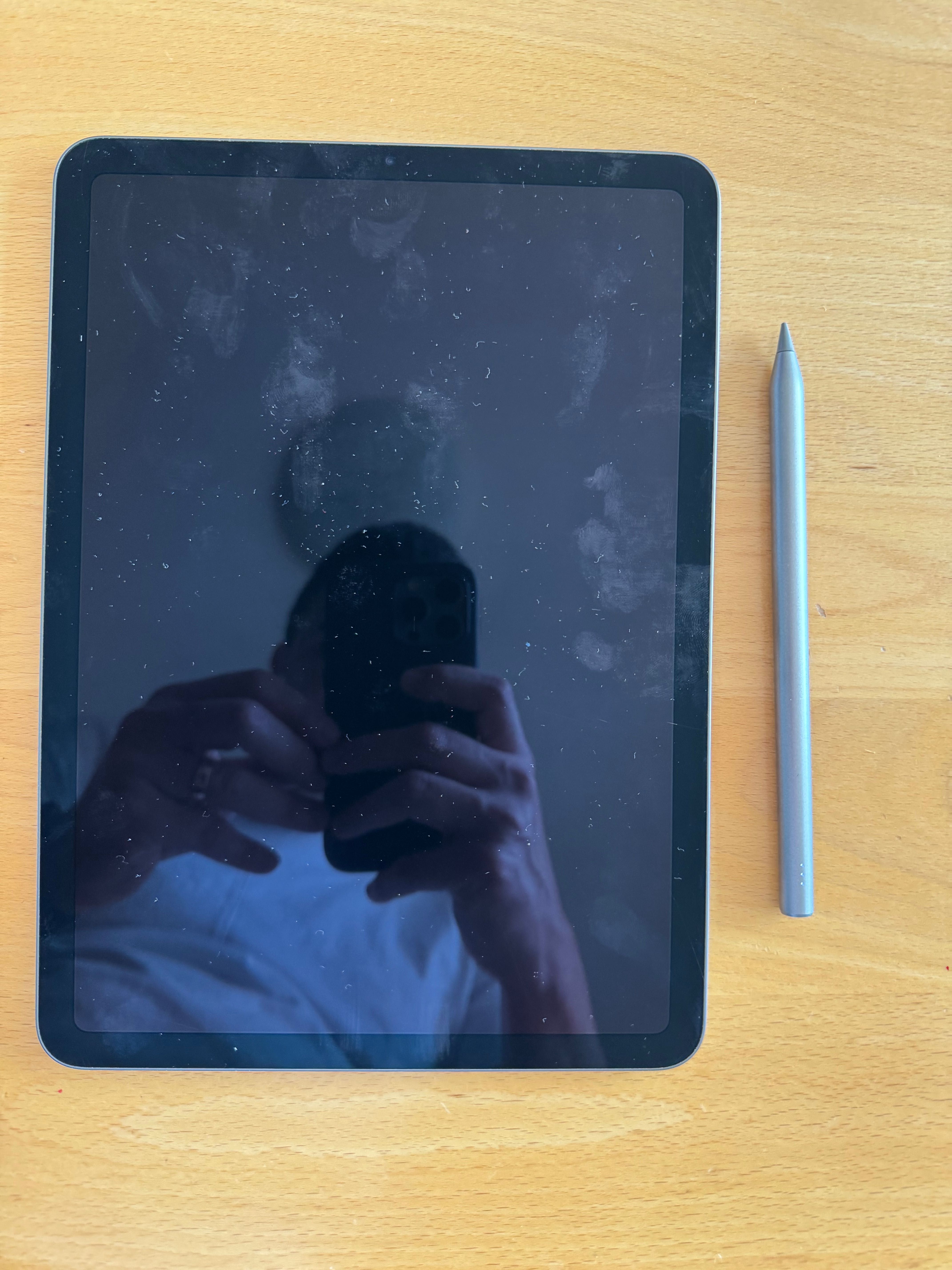 iPad Air M1 (64GB) + ESR Стилус + 1 г. AppleCare+ – 850 лв