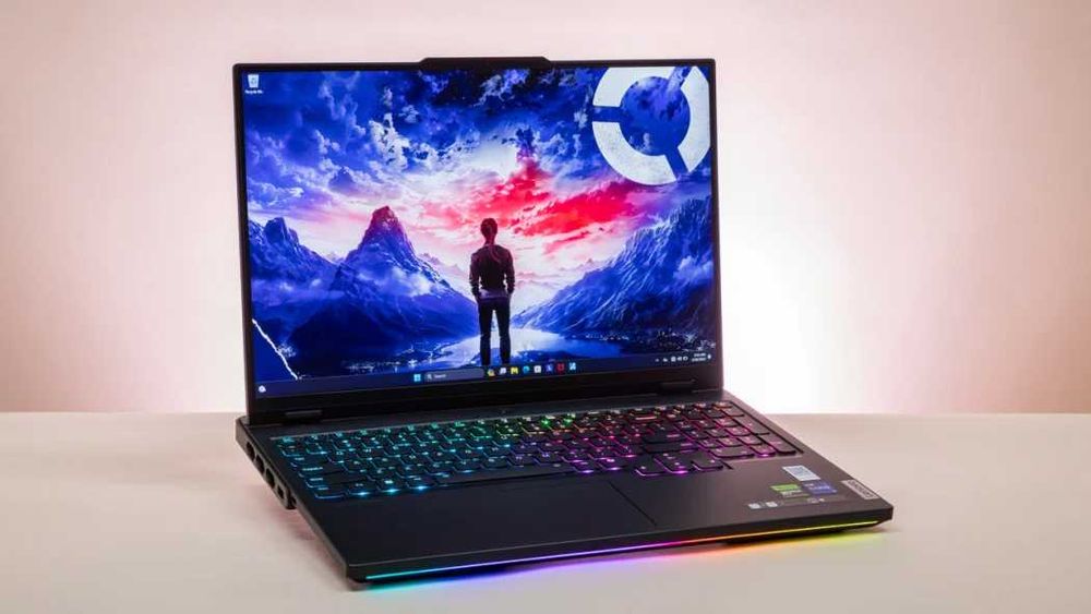 Laptop Gaming Lenovo Legion Pro 7 16" OLED Ultra 9 32GB RTX 5070Ti 2TB