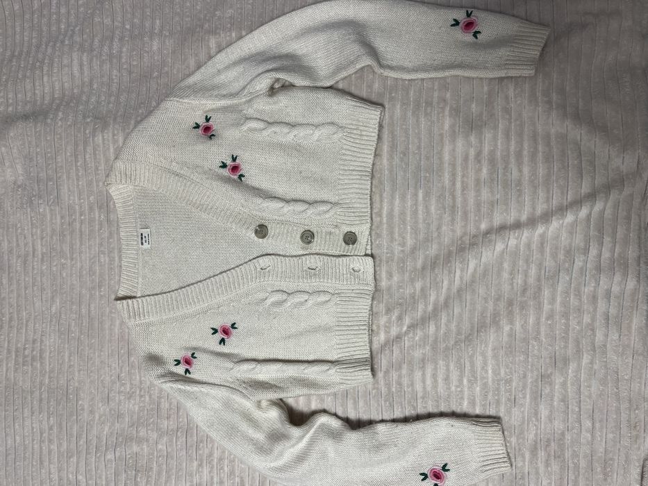 Бял пуловер с копчета