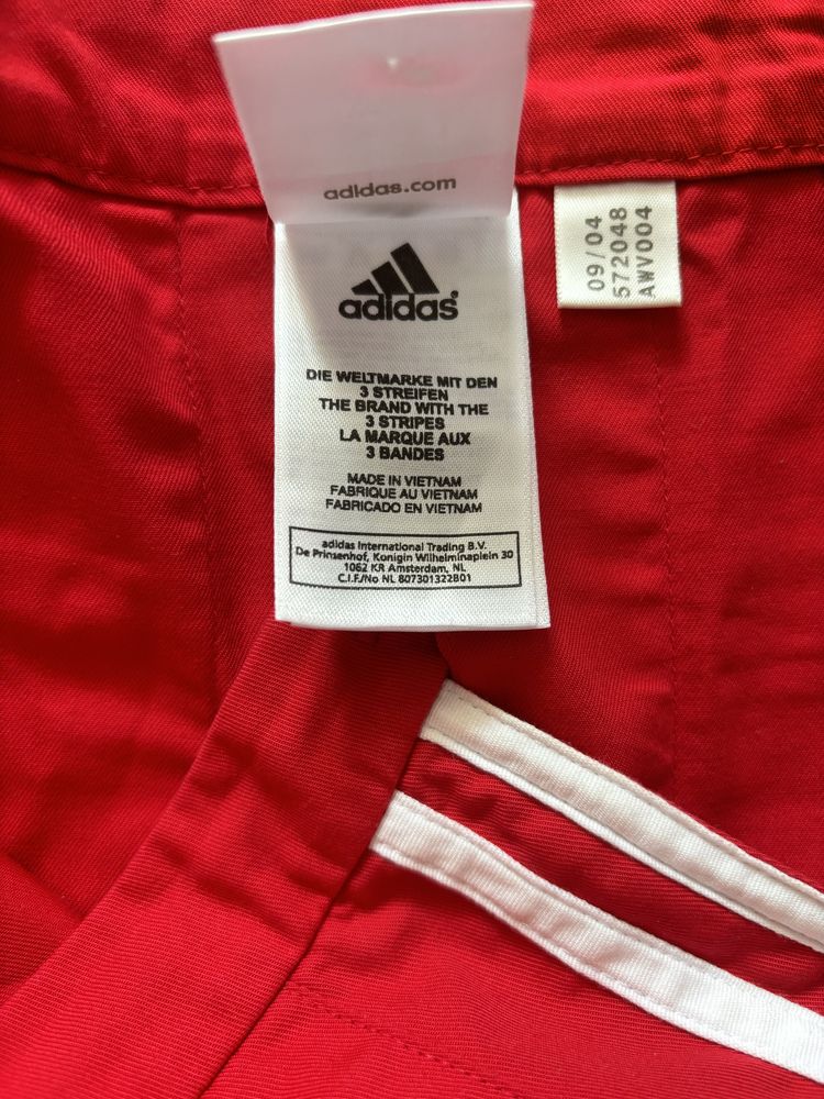 Fusta Adidas, marimea M, in stare foarte buna