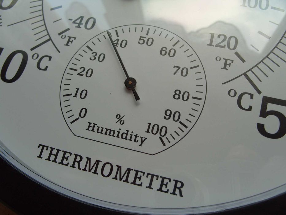 Голям и много точен термометър с хигрометър