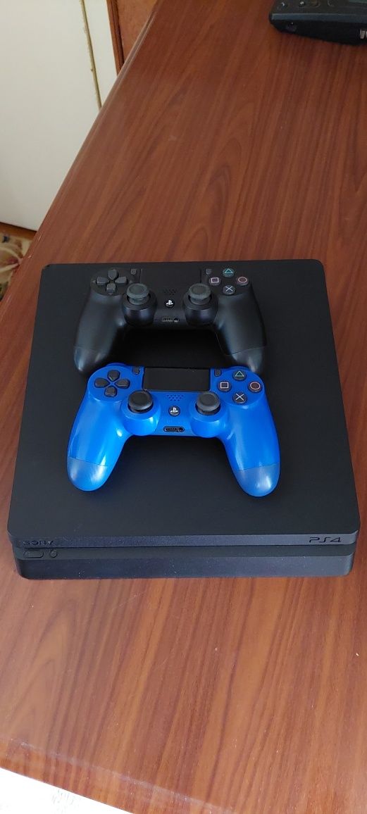 Продаю Sony Play Station-4 Slim 1TB 2джойстика оригинал!