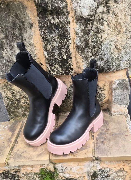 Vând ghete Guess mărimea 40