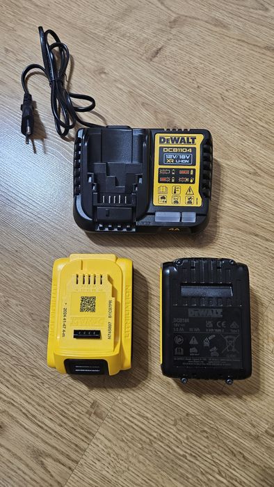 Incarcator Profesional Dewalt - DCB1104