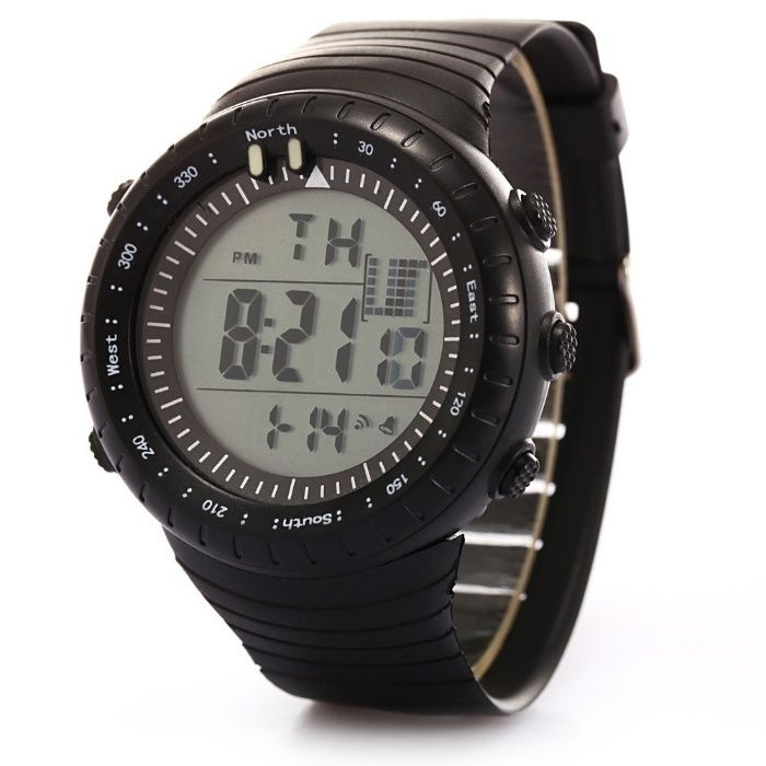 Продавам спортен часовник x lander military , vector и core нов !