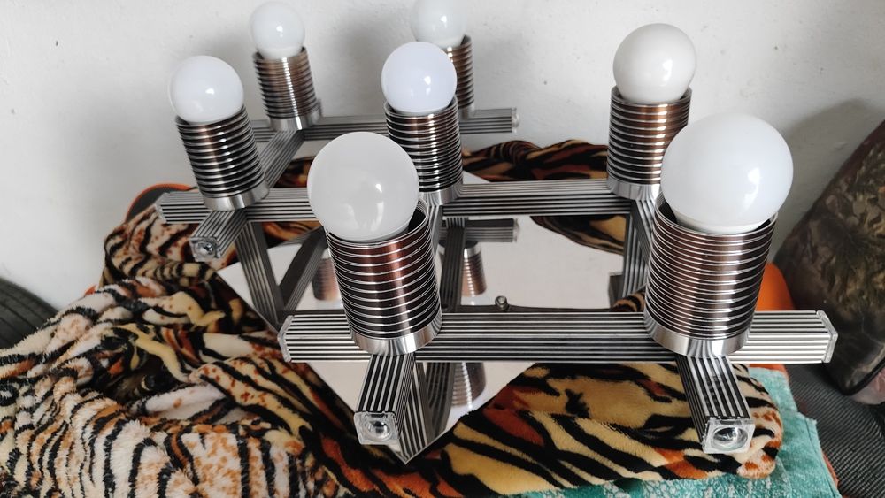 Продас люстру в сером цвете