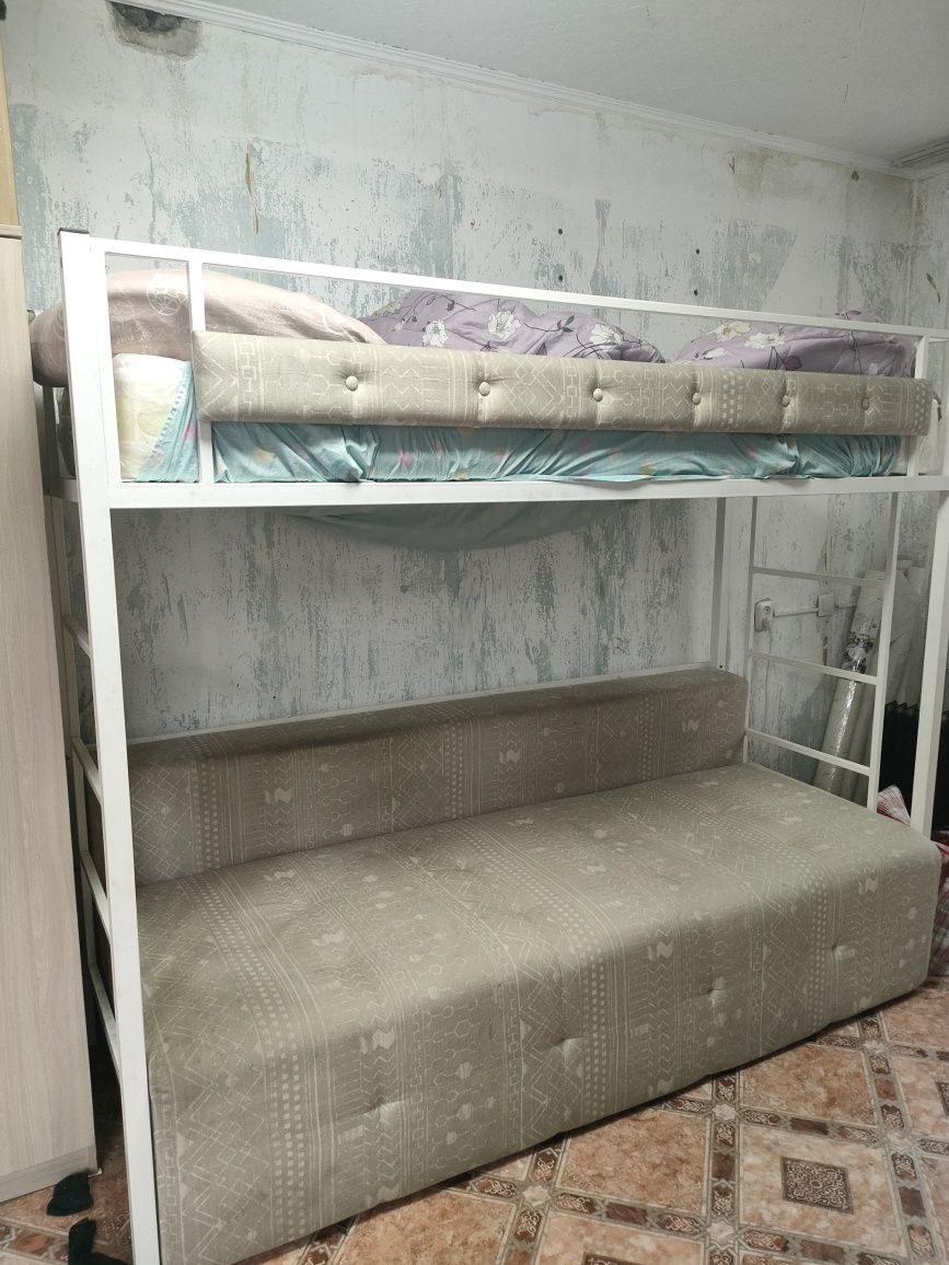 Продаю двухярусную кровать