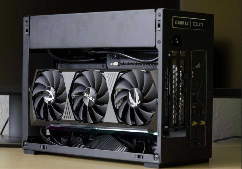 LianLi A4H2O i5 13500 B760i 32GB 2TB AIO H100i GAMING