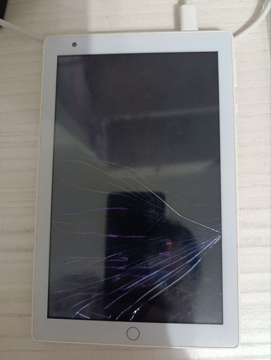 Продам планшет рабочий ,нужна замена экрана