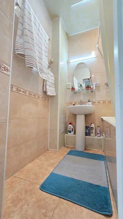 Продаётся 2-комнатная квартира ул. Бабура