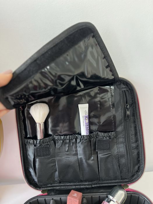 Portfard roz nou, elegant si practic