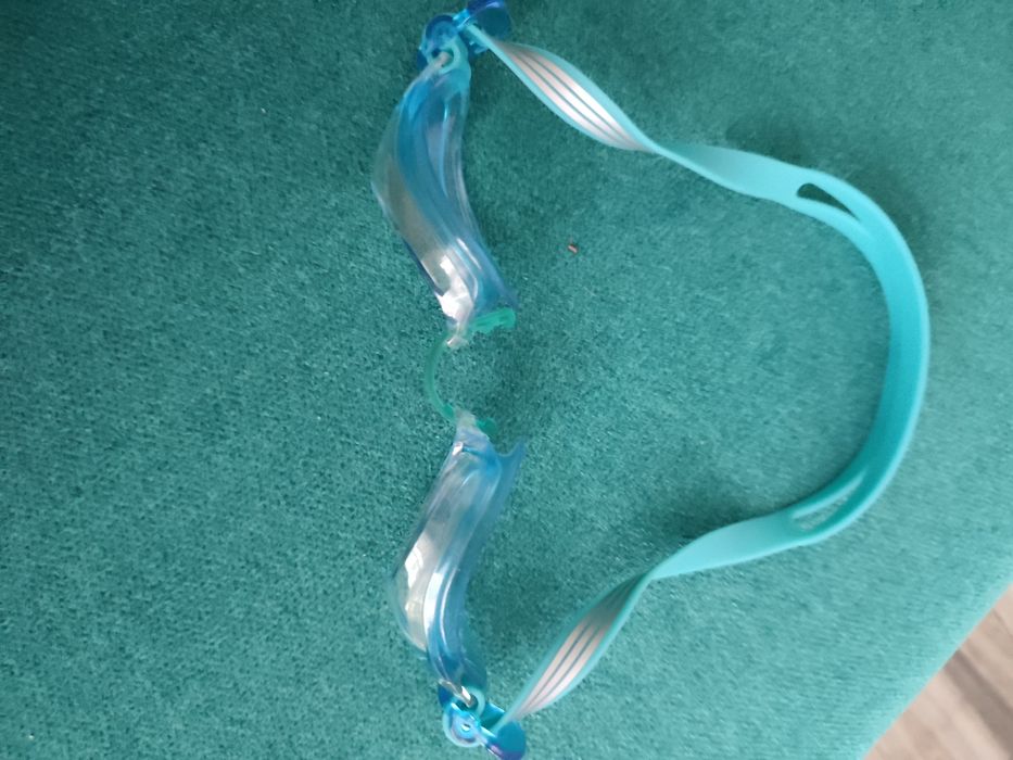 Vând ochelari pt înot Adidas noi