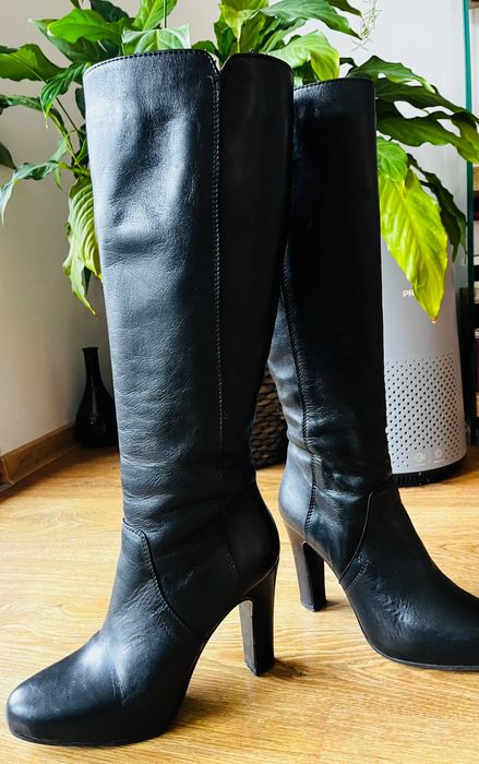 Елегантни дълги ботуши от естествена кожа 37 на половин цена