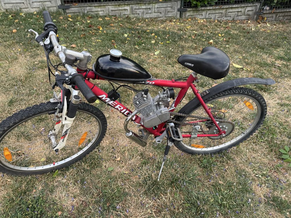 Bicicleta cu motor pe benzină 80 cm3 - consum redus